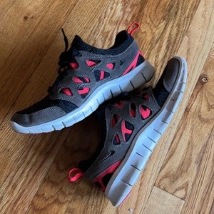 Nike training sneakers women 7 / youth size 5.5